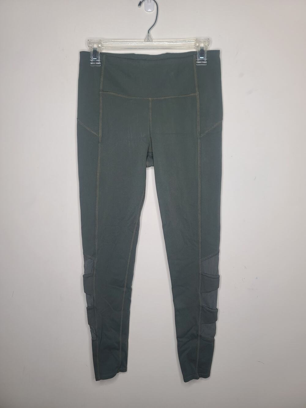 Athleta green mesh criss cross leggings - medium  152899